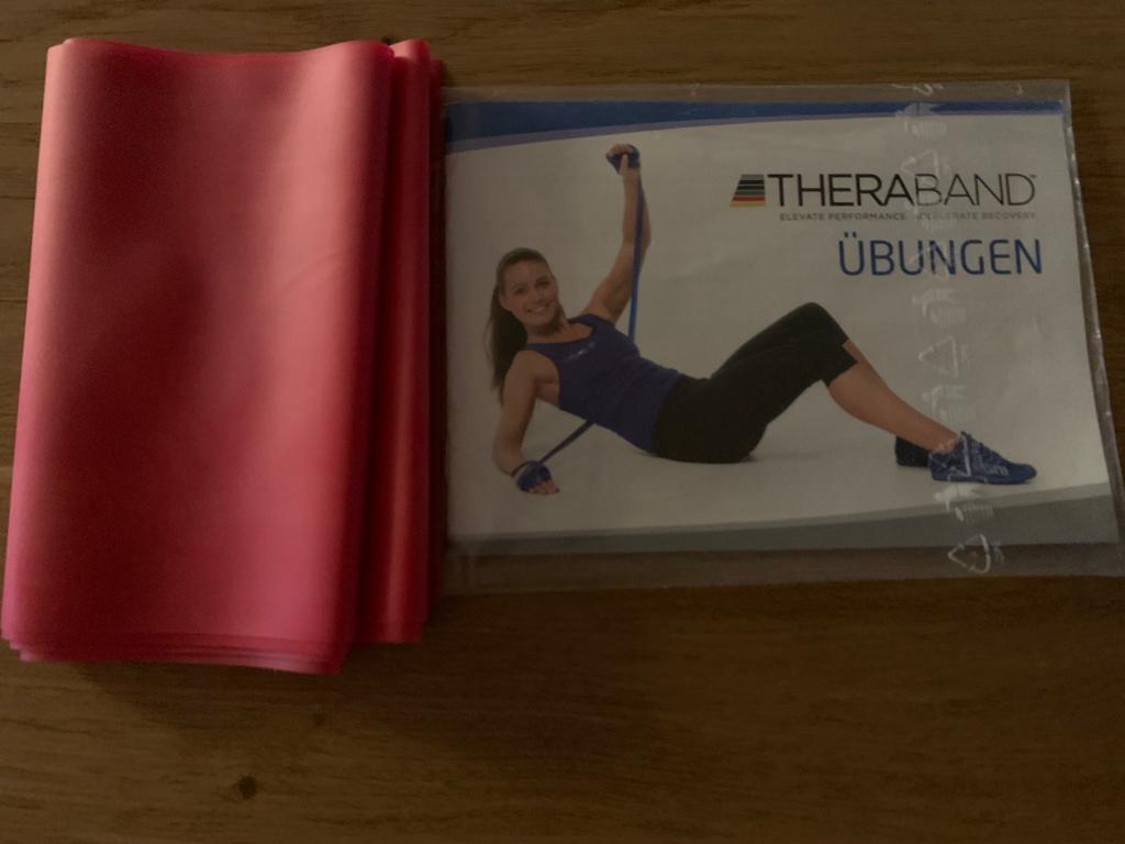 Theraband mit Logo (Physiotherapie Stefan Greter) und Polybeutel